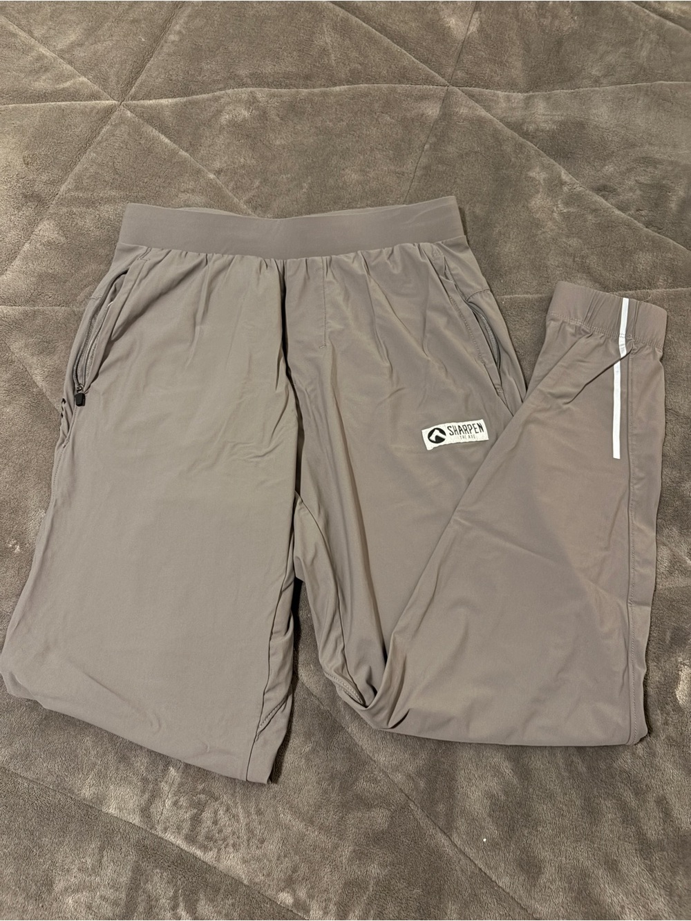Women’s Gray Active Bottoms. Small. Sharpen the axe.